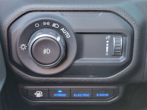 Used 2023 Jeep Wrangler Sahara image 12