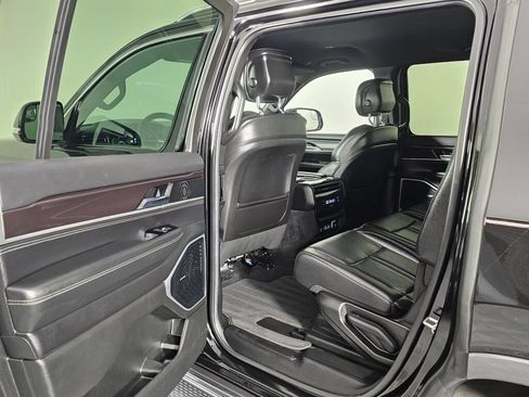Used 2022 Jeep Wagoneer Series I AWD/4WD image 33