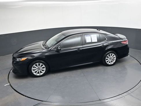 Used 2020 Toyota Camry LE image 20