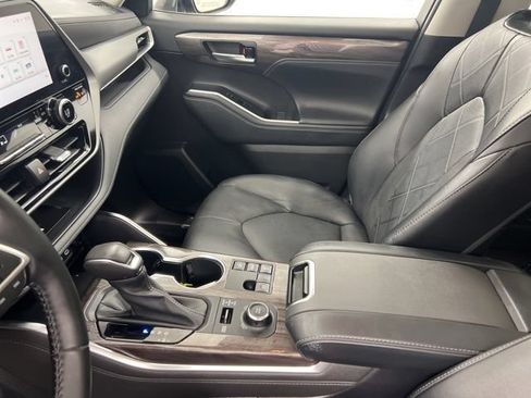 Used 2023 Toyota Highlander Platinum AWD/4WD image 18