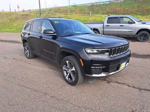 Used 2023 Jeep Grand Cherokee L Limited w/ Luxury Tech Group II AWD/4WD image 2