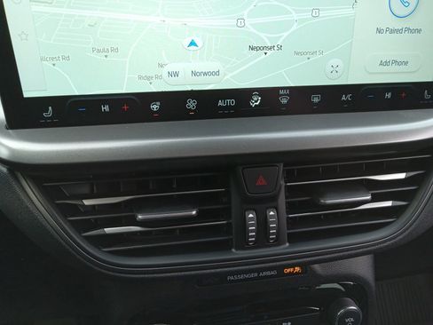 Used 2025 Ford Escape SE image 18