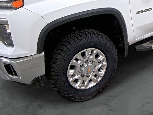 Used 2024 Chevrolet Silverado 2500 LT AWD/4WD image 16