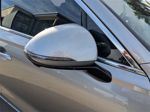 Used 2023 Genesis GV70 2.5T w/ Advanced Package image 11