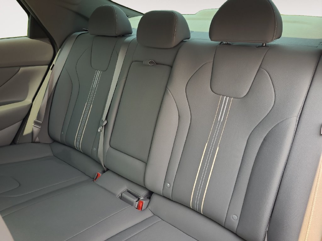 Used 2024 Hyundai Elantra SEL w/ Convenience Package FWD image 13