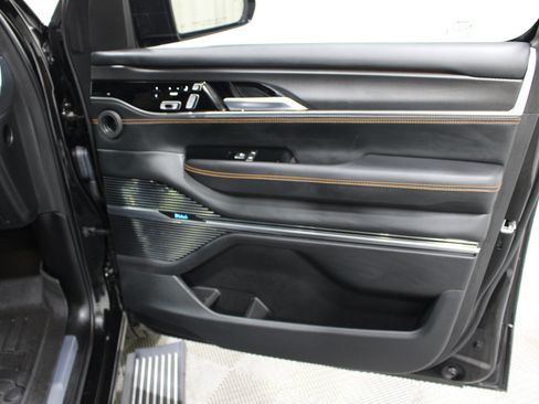 Used 2023 Jeep Grand Wagoneer Series III AWD/4WD image 35