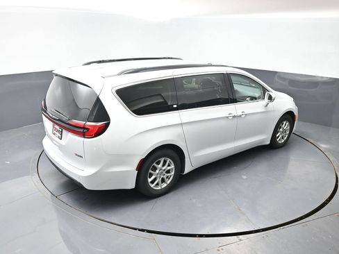 Used 2022 Chrysler Pacifica Touring-L FWD image 36