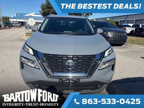 Used 2021 Nissan Rogue SL image 2