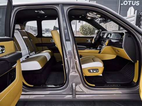 Used 2026 Rolls-Royce Cullinan Black Badge AWD/4WD image 25