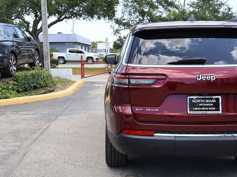 Used 2022 Jeep Grand Cherokee L Limited AWD/4WD image 18