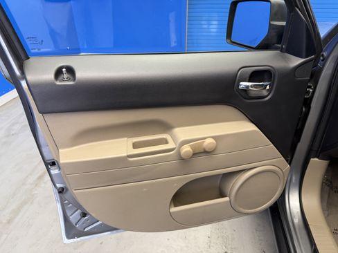 Used 2012 Jeep Patriot Sport FWD image 9