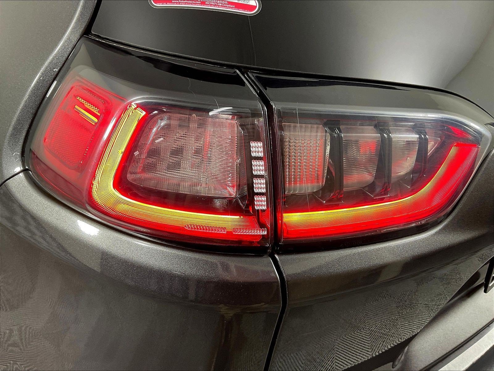 Used 2020 Jeep Cherokee Latitude Plus FWD image 23