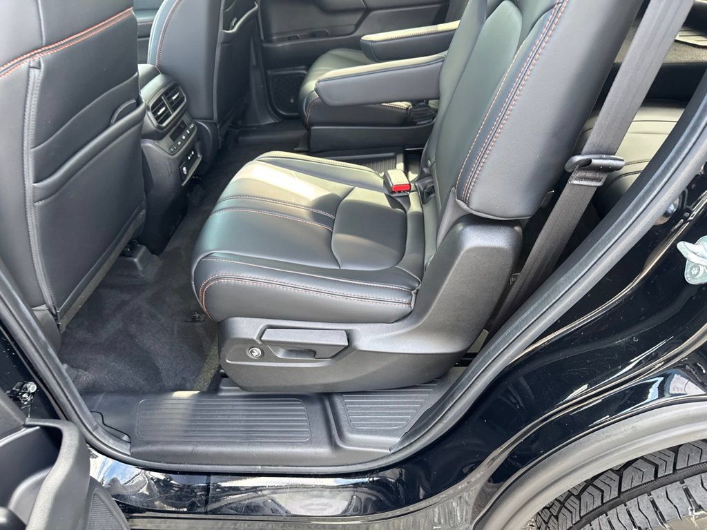 Used 2025 Honda Pilot TrailSport image 73