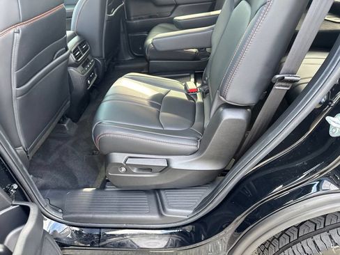Used 2025 Honda Pilot TrailSport image 73