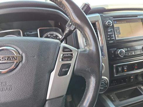 Used 2018 Nissan Titan SV w/ SV Convenience Package image 19