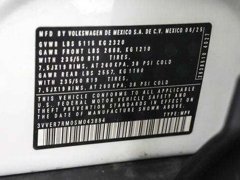 Used 2025 Volkswagen Tiguan SE image 49