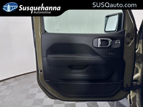 New 2025 Jeep Gladiator Sport image 24