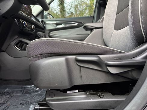 Used 2025 Chevrolet TrailBlazer LT image 30