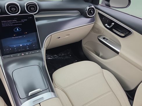 Used 2026 Mercedes-Benz GLC 300 image 16
