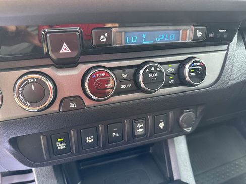 Used 2017 Toyota Tacoma TRD Off-Road AWD/4WD image 27
