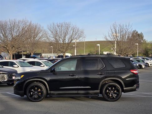Used 2025 Honda Pilot Black Edition image 7