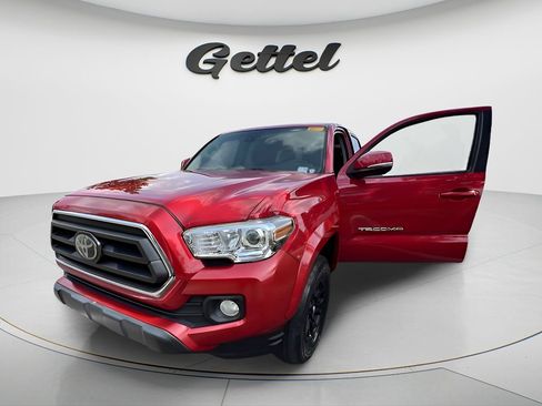 Used 2022 Toyota Tacoma SR5 w/ Technology Package RWD image 2