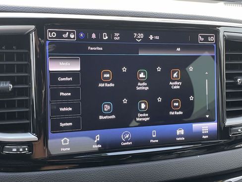 Used 2024 Chrysler Pacifica Touring-L FWD image 26