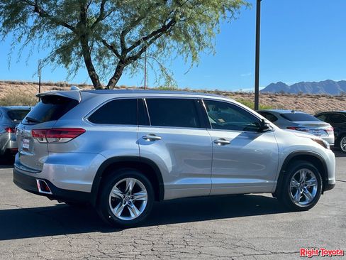 Used 2019 Toyota Highlander Limited w/ Carpet Mat Package (TMS) AWD/4WD image 5