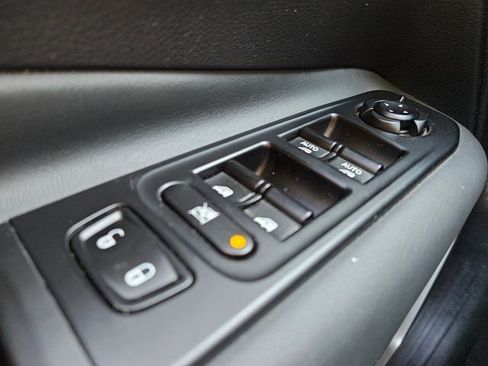 Used 2023 Jeep Renegade Latitude image 30