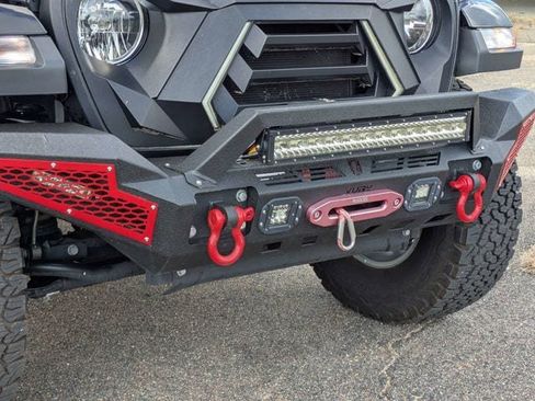 Used 2023 Jeep Wrangler Unlimited Rubicon w/ Xtreme 35 Tire Package AWD/4WD image 11