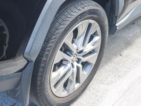 Used 2022 Toyota RAV4 XLE Premium FWD image 16