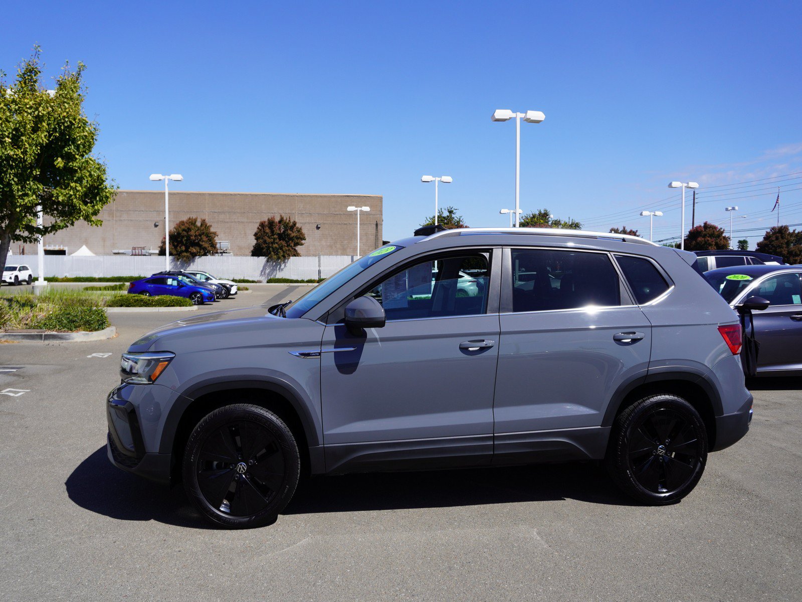 Used 2023 Volkswagen Taos SE FWD image 6