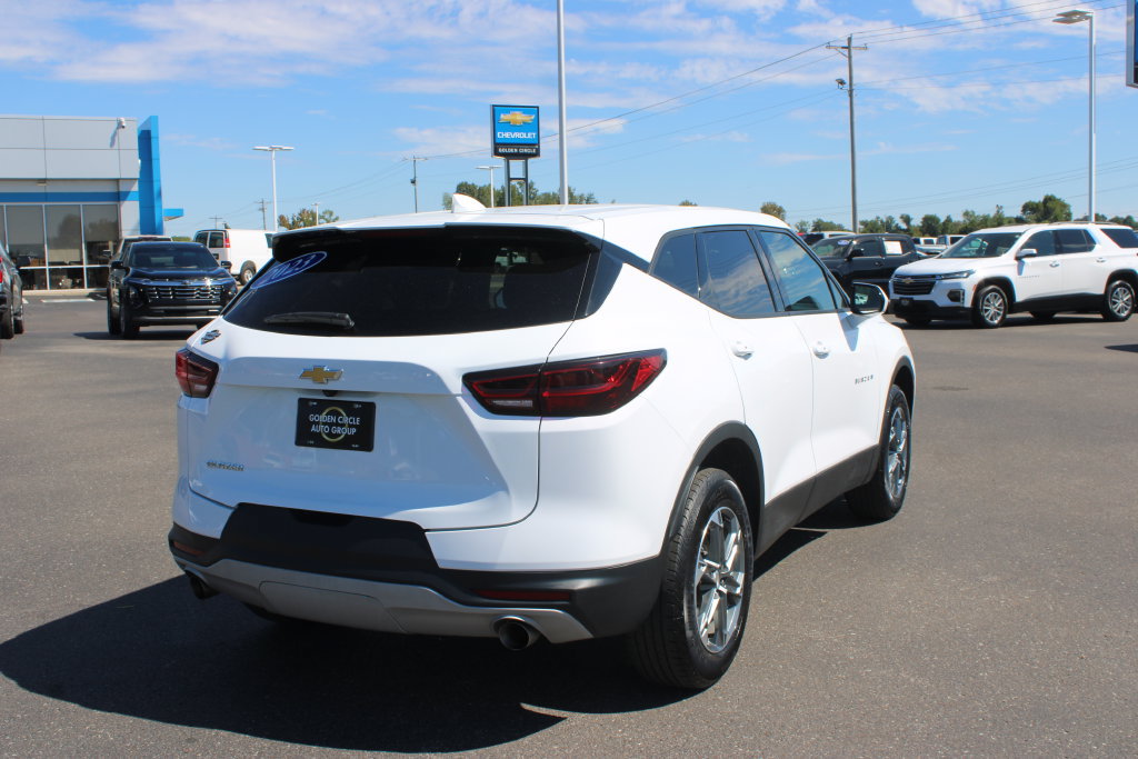 Used 2025 Chevrolet Blazer LT FWD image 9