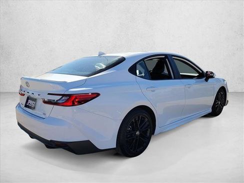 Used 2025 Toyota Camry SE image 5