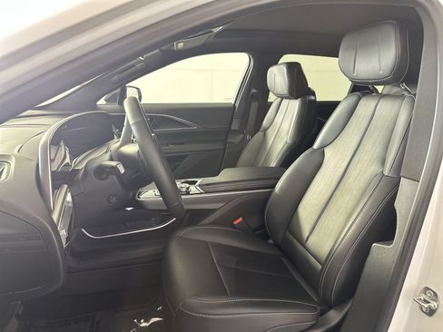 Used 2024 Cadillac Lyriq Sport RWD image 11