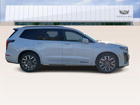 Used 2025 Cadillac XT6 Sport w/ Technology Package image 9
