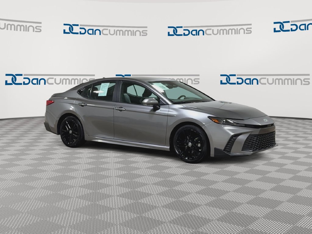 Used 2025 Toyota Camry SE FWD image 3