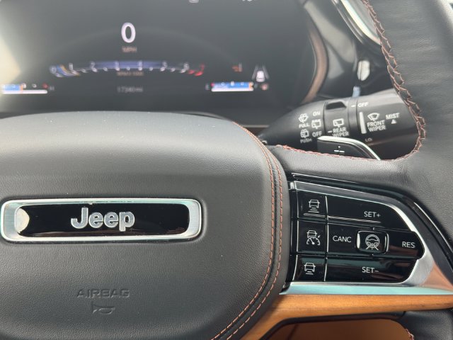 Used 2025 Jeep Grand Cherokee Summit AWD/4WD image 26