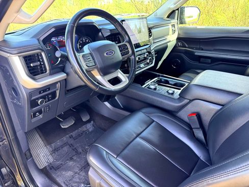 Used 2022 Ford Expedition XLT image 11