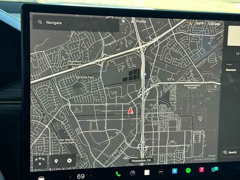 Used 2022 Tesla Model X image 24