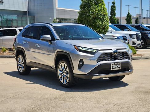 Used 2022 Toyota RAV4 Limited FWD image 3