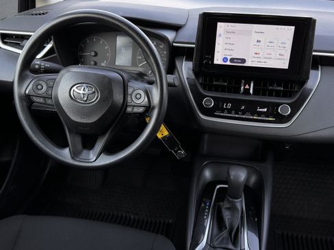 Used 2025 Toyota Corolla LE image 29