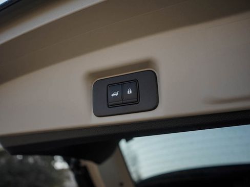 New 2025 Nissan Ariya Platinum image 9