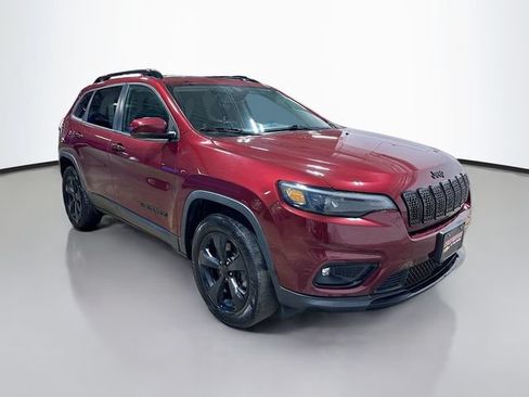 Used 2019 Jeep Cherokee Latitude Plus AWD/4WD image 3