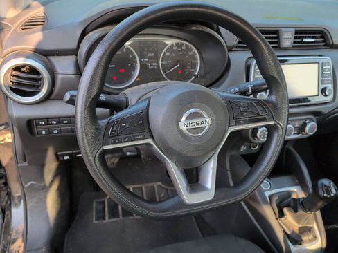 Used 2020 Nissan Versa S FWD image 4