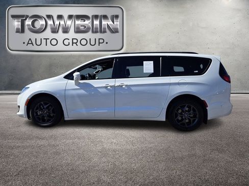 Used 2020 Chrysler Pacifica Touring-L Plus FWD image 8