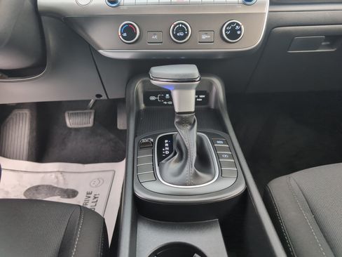 Used 2025 Hyundai Kona SE image 22