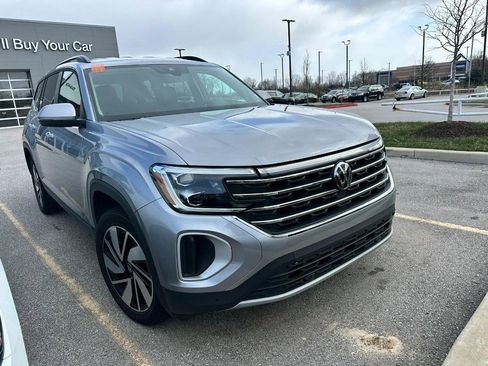 Used 2025 Volkswagen Atlas SE image 3