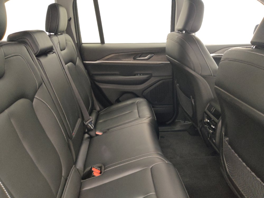 Used 2023 Jeep Grand Cherokee Limited AWD/4WD image 19