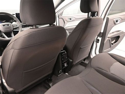 Used 2025 Jeep Compass Sport image 19